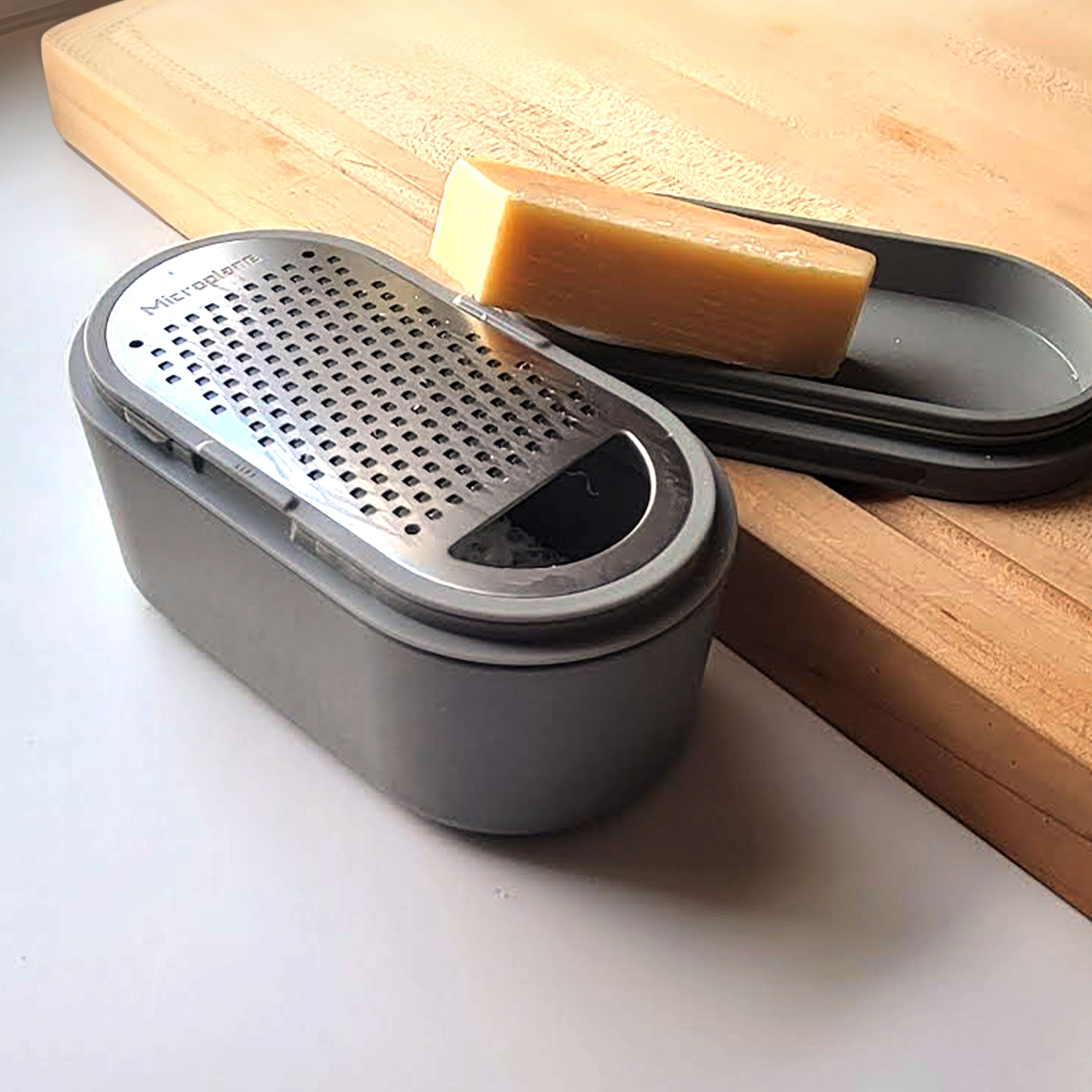 container grater with storage and lid