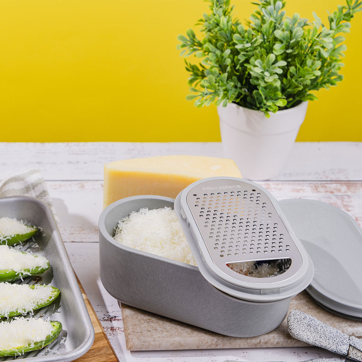 container grater with storage and lid