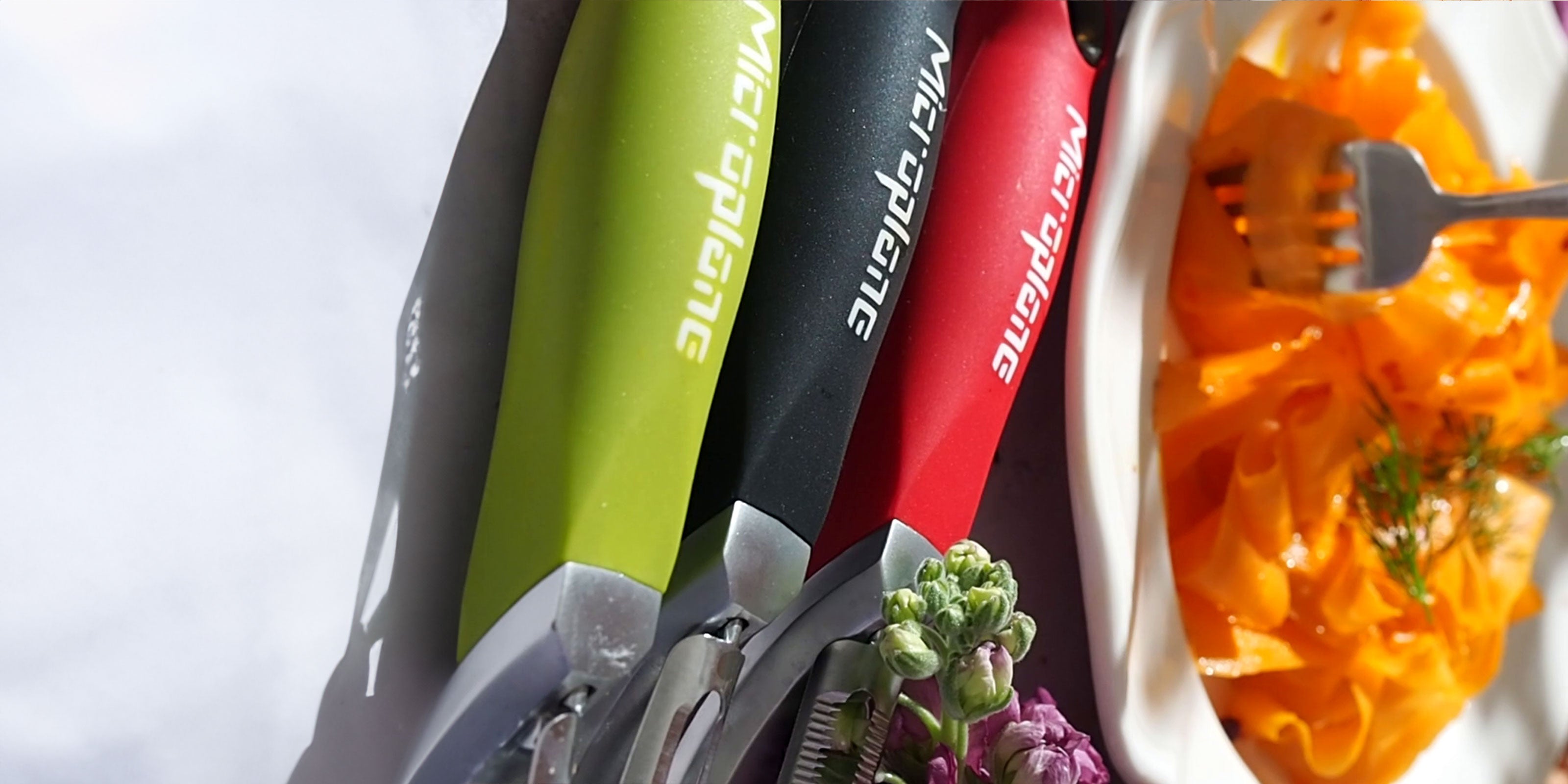 Microplane プロフェッショナルピーラー Microplane® Pro Straight Peeler | Williams Sonoma