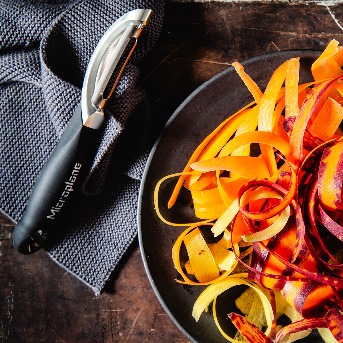 Professional Swivel Vegetable and Potato Peeler